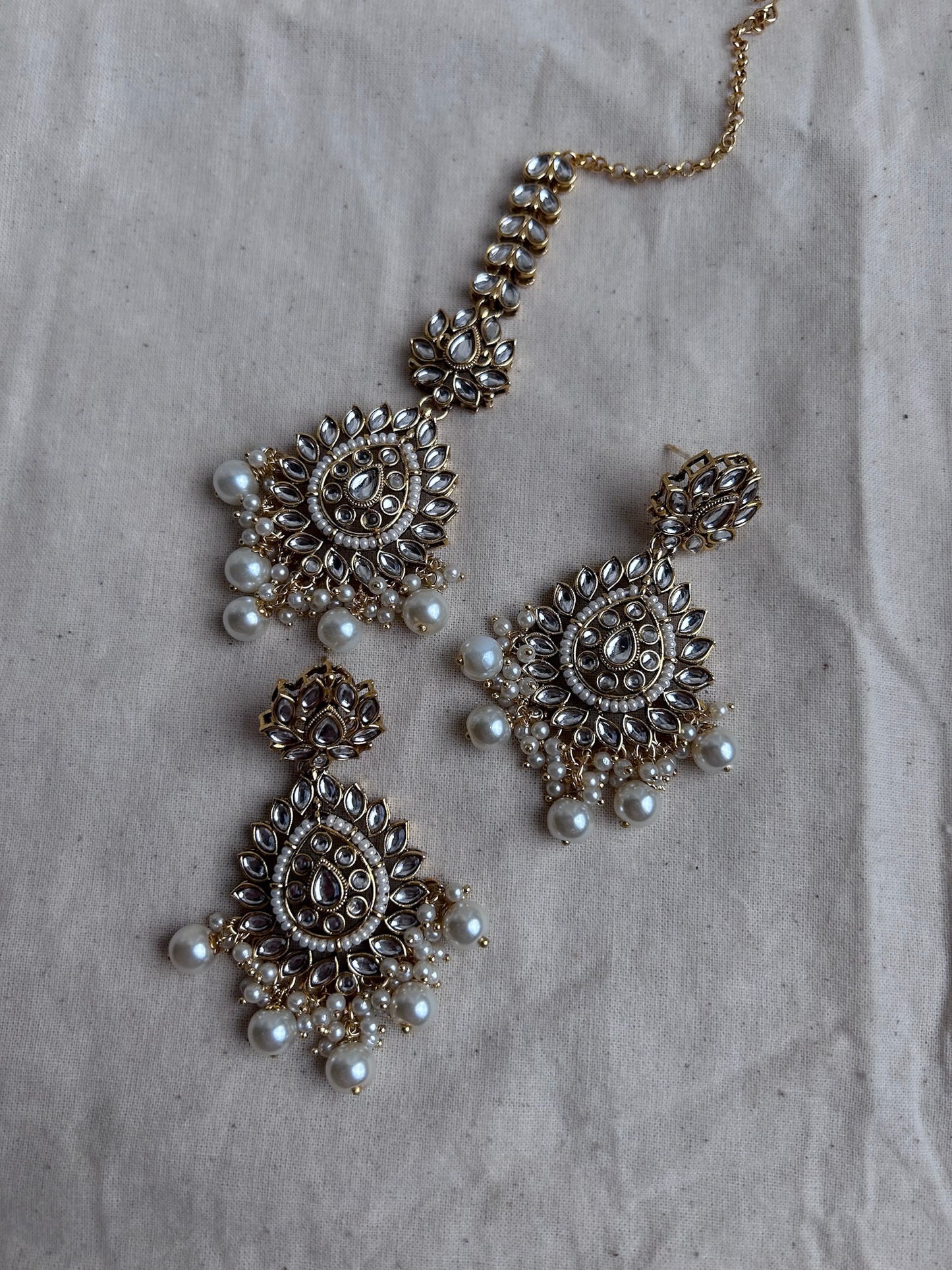 Rani White Statement Necklace (Set of 3 - Necklace, Earrings, Maang Tikka)