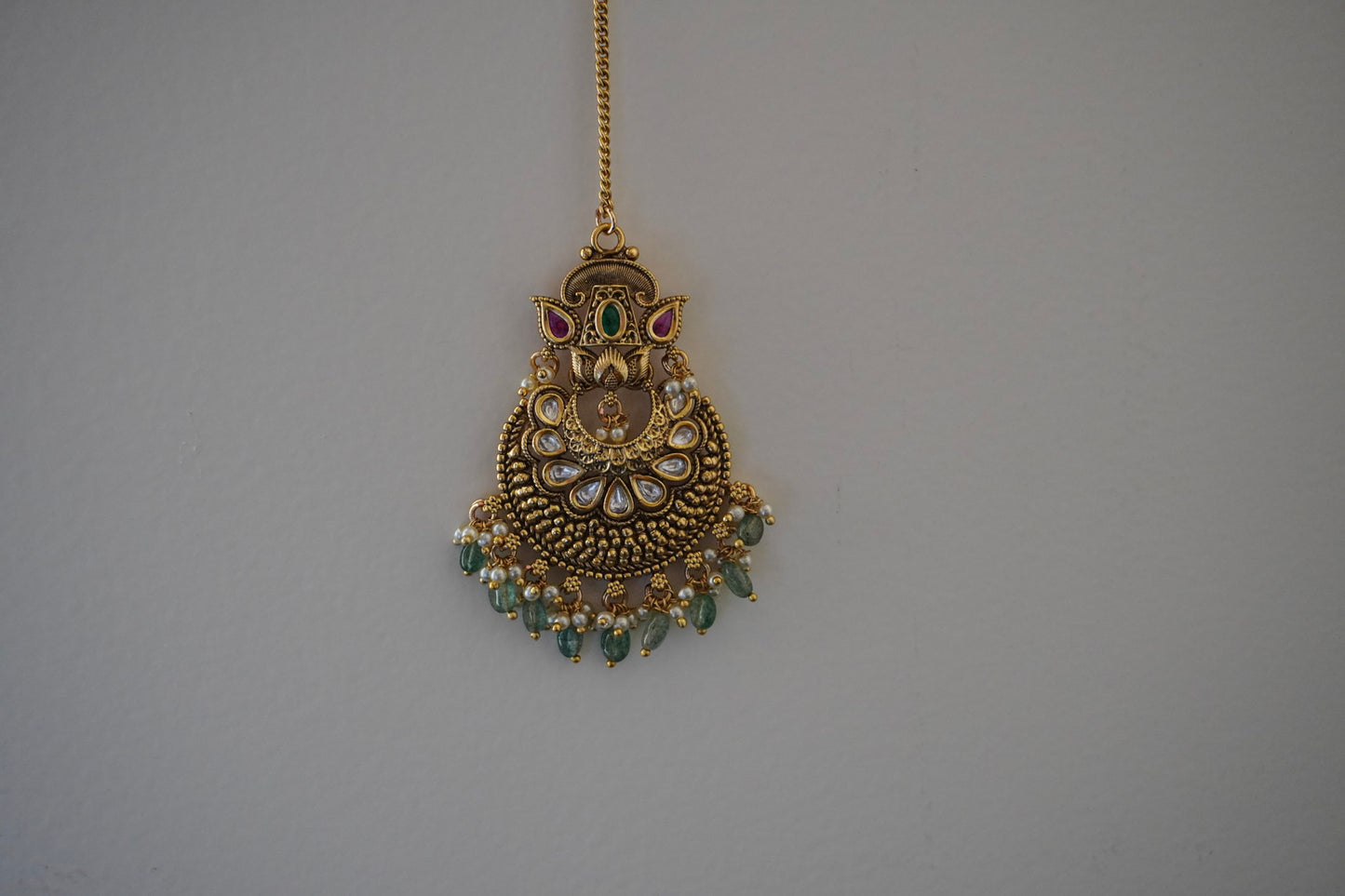 Antique Gold Chaand Kundan Maang Tikka