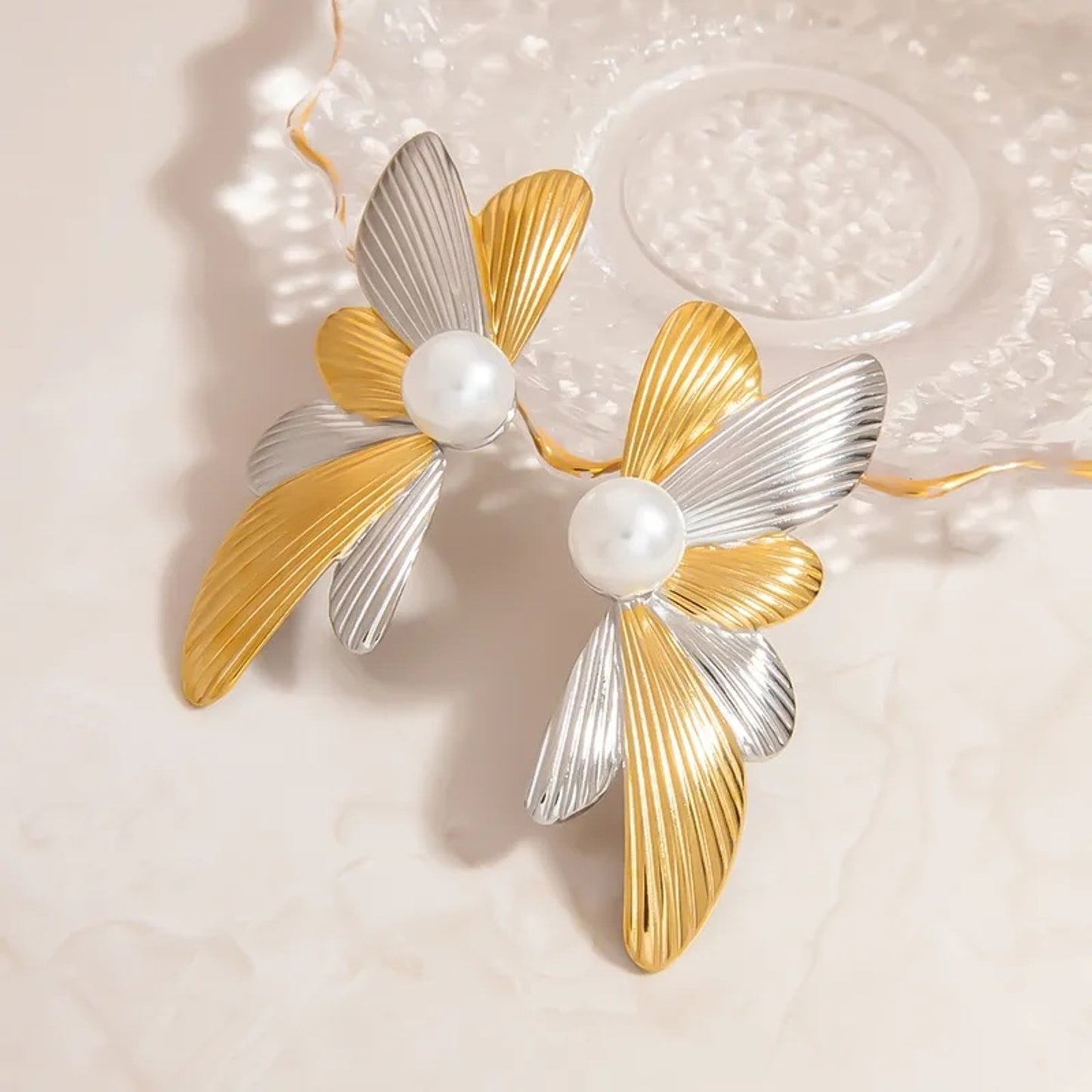Deux Petal Stud Earrings