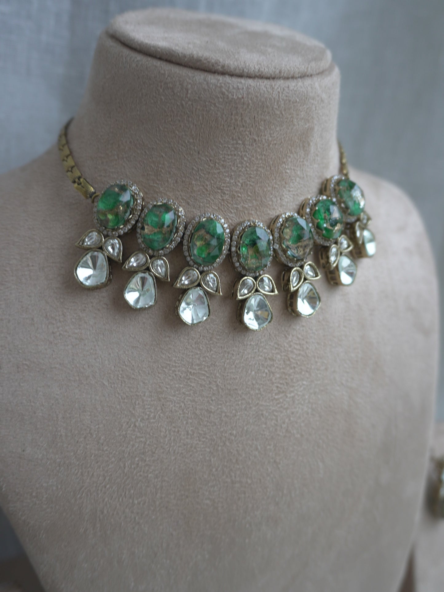 Apsara Choker Necklace Set (Earrings & Necklace)