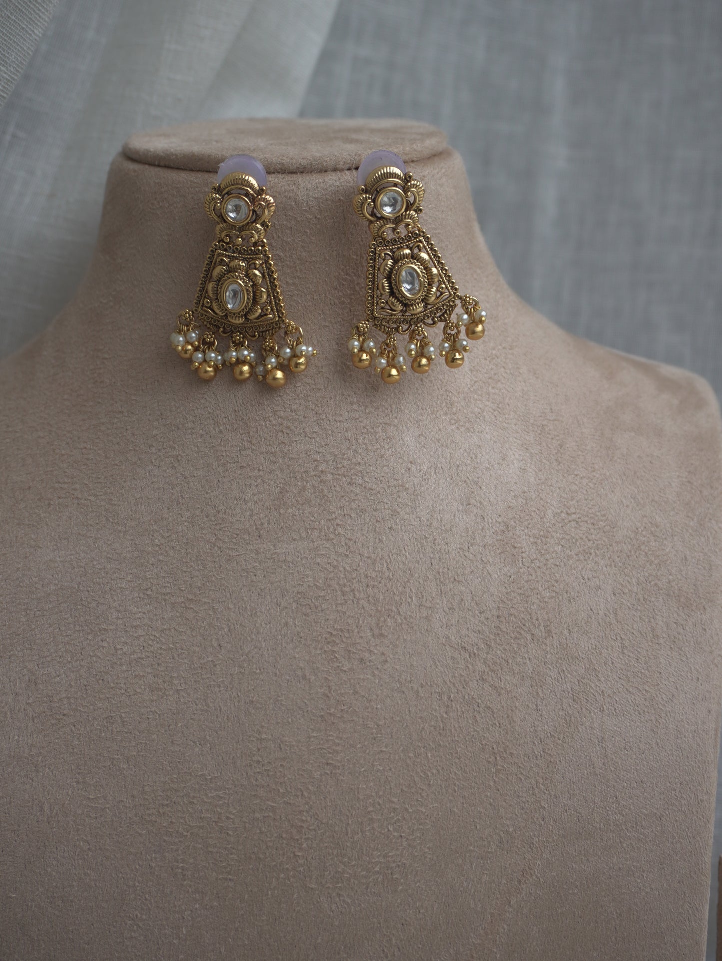 Antique Hasli Necklace Set (Necklace, Earrings & Maang Tikka)