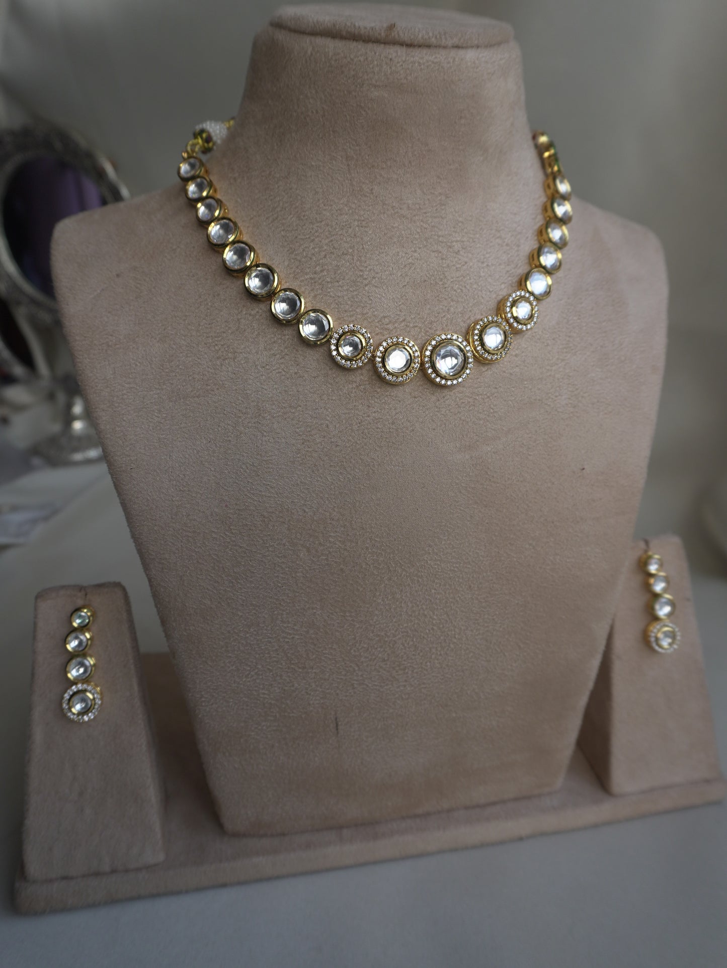 Aashi Kundan Necklace Set (Necklace & Earrings)