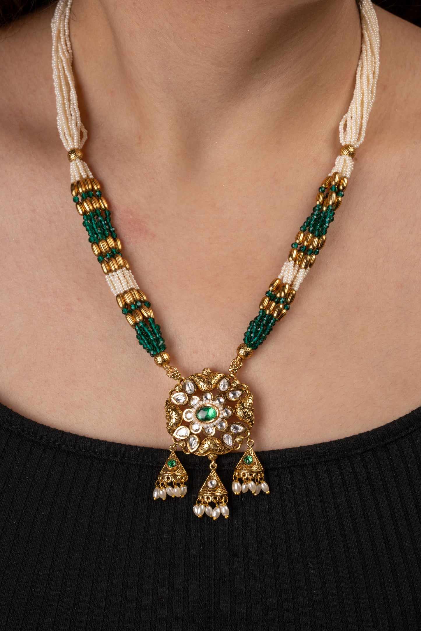 Barik Pearl Emerald Necklace Set (Earrings & Necklace)