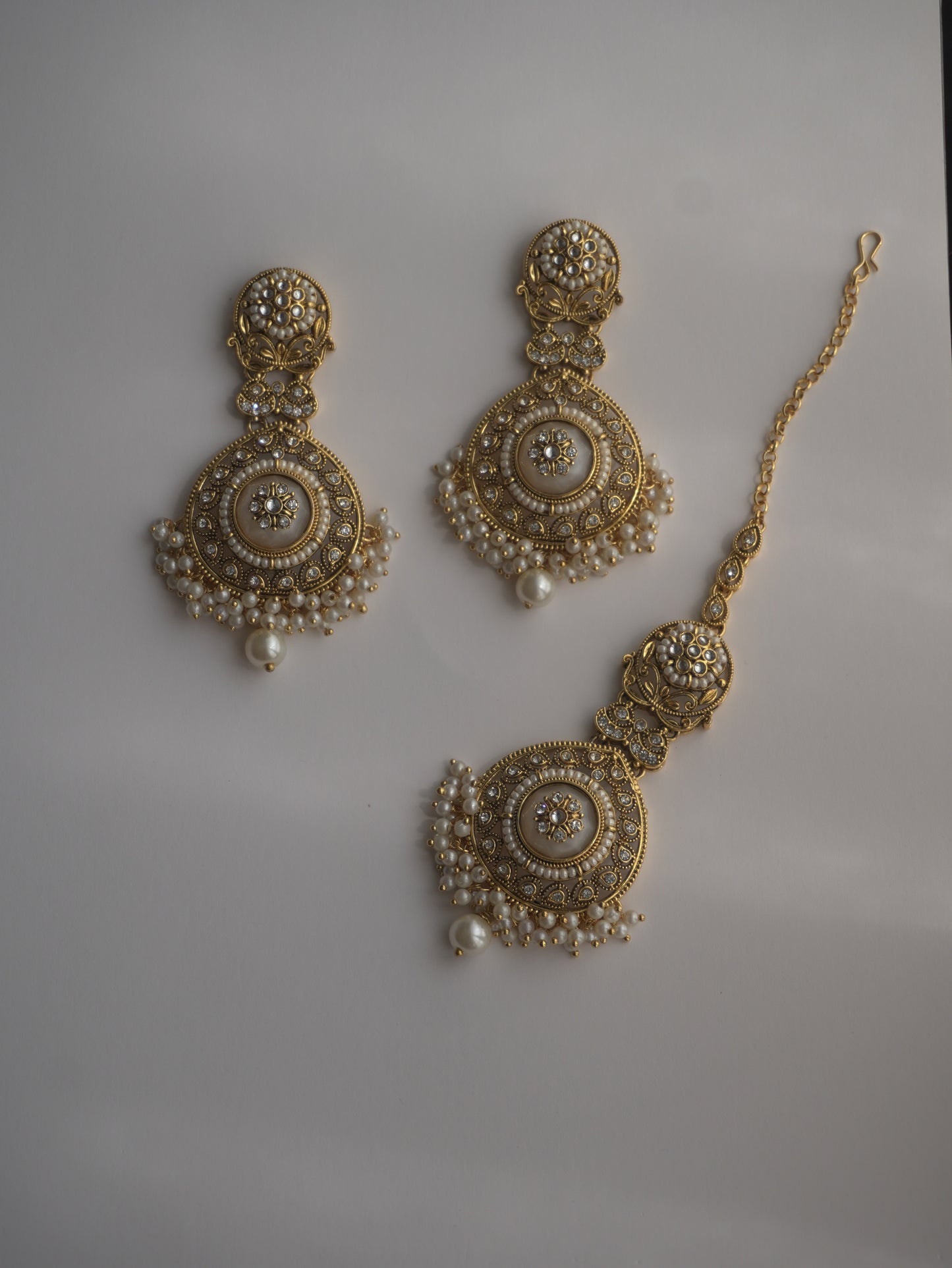 Kashvi Earrings Set with Maang Tikka