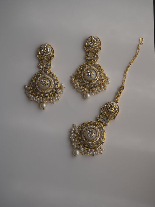 Kashvi Earrings Set with Maang Tikka
