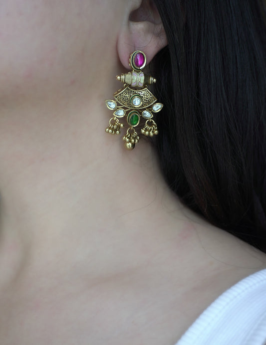 Antique Kundan Pendant Necklace Set (Necklace & Earrings)