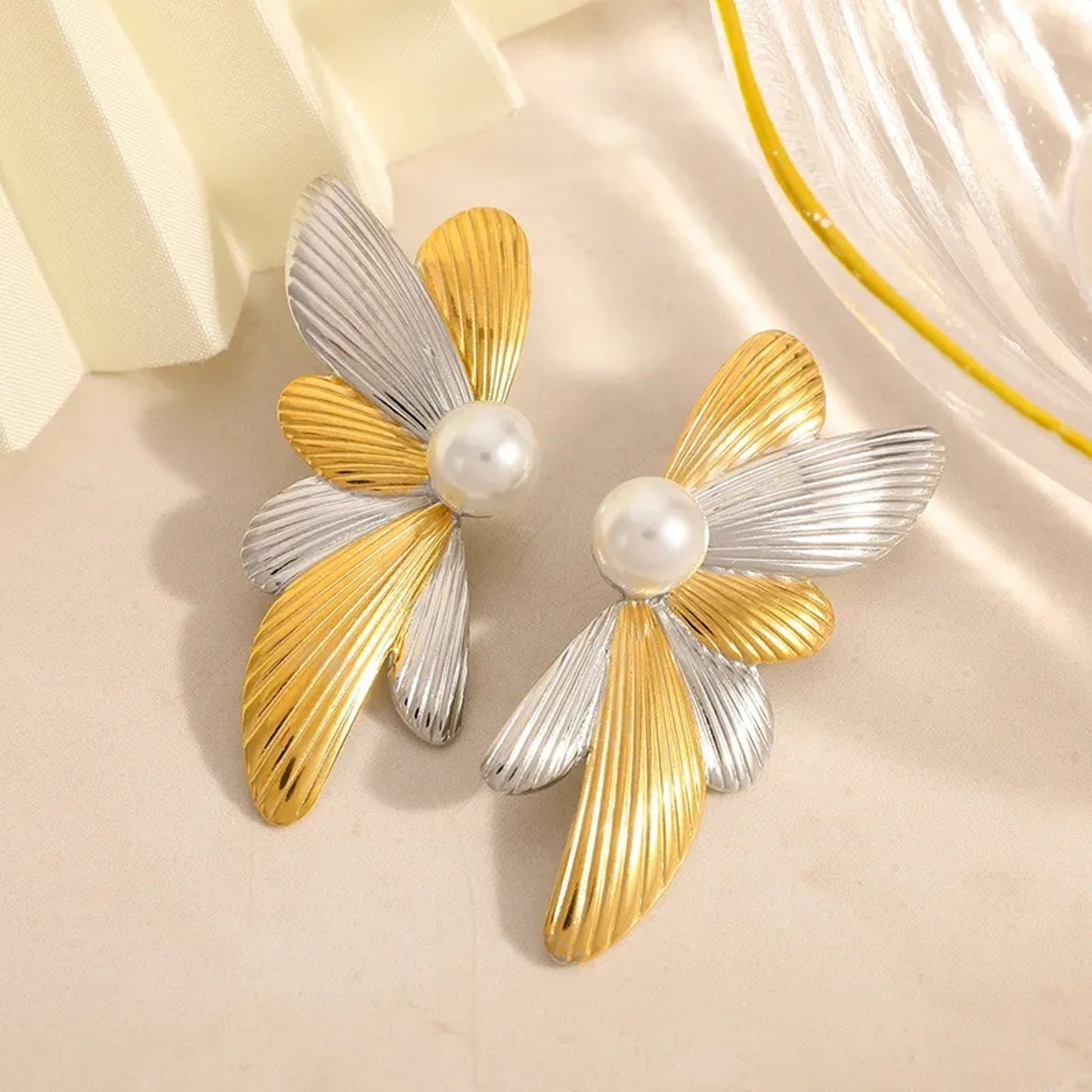 Deux Petal Stud Earrings