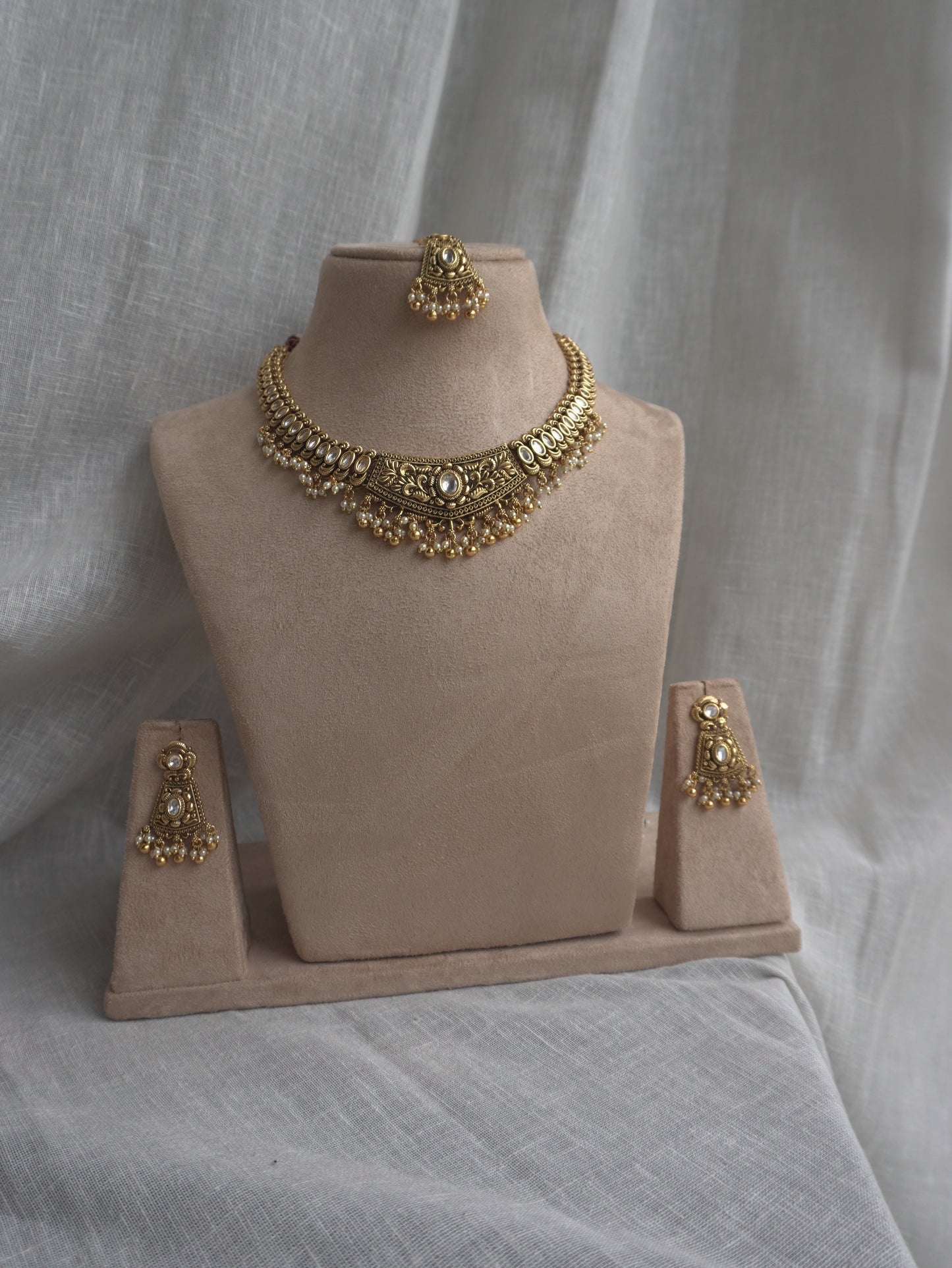 Antique Hasli Necklace Set (Necklace, Earrings & Maang Tikka)