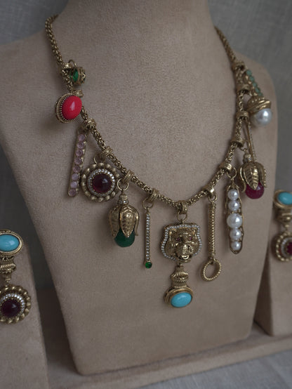 Charm Heritage Necklace Set