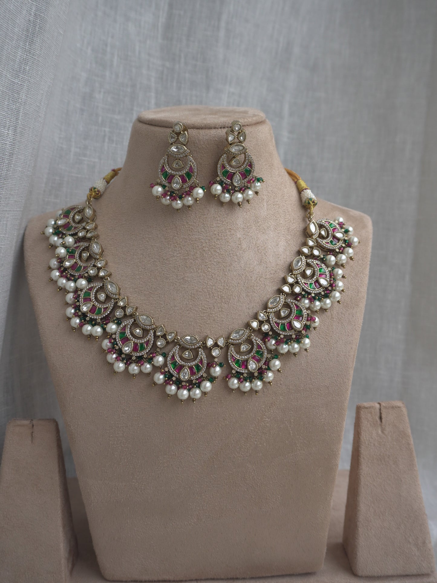 Aadhira Kundan Pearl Necklace Set