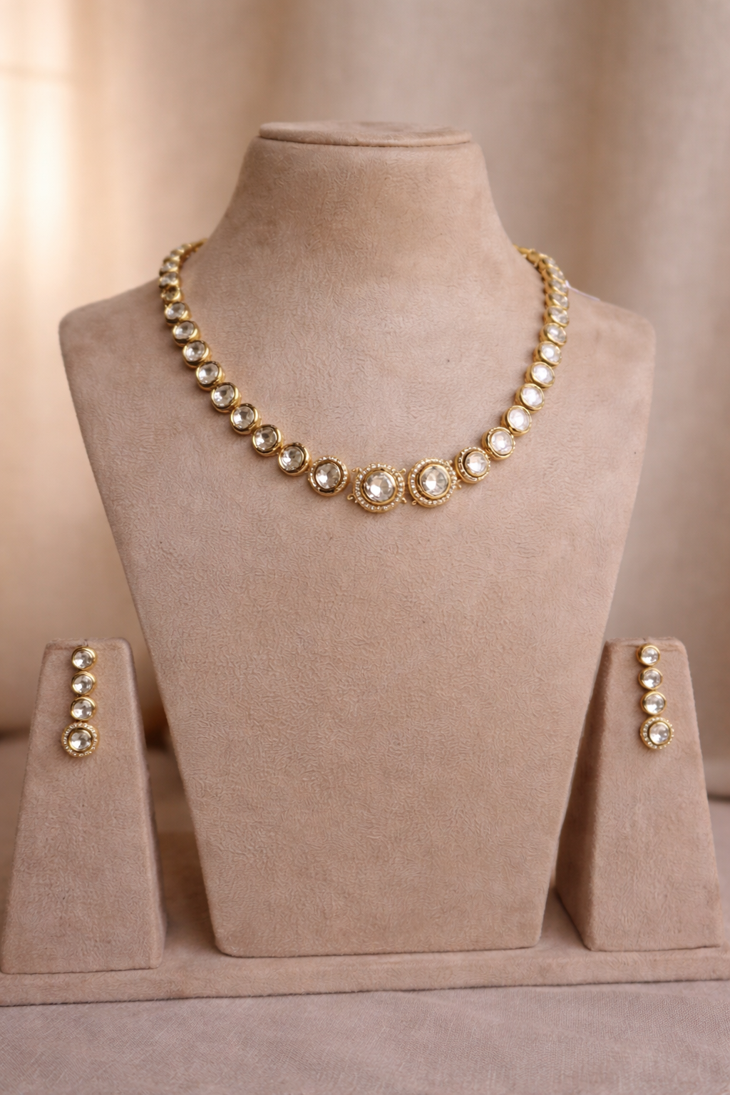 Aashi Kundan Necklace Set (Necklace & Earrings)