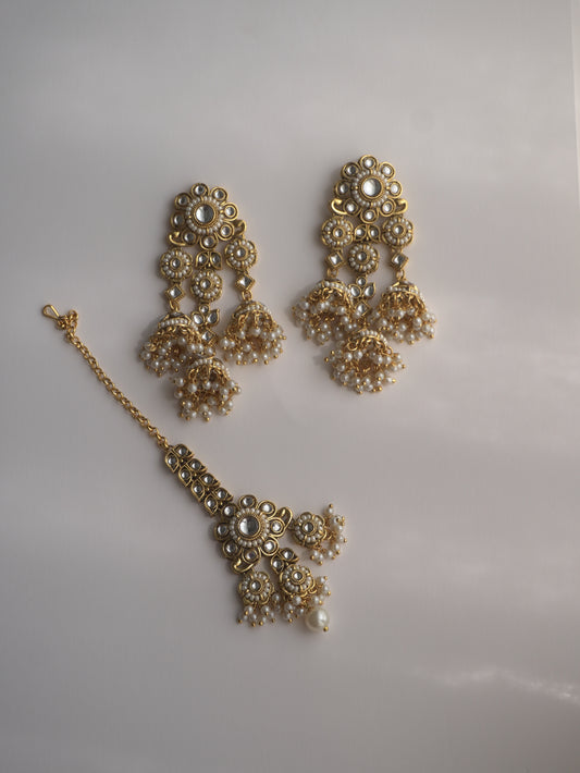 Kashvi Earrings Set with Maang Tikka