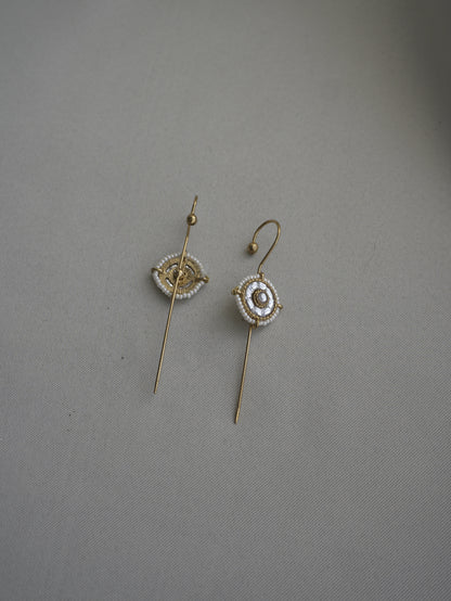 Aarini Round Kundan Ear Cuff