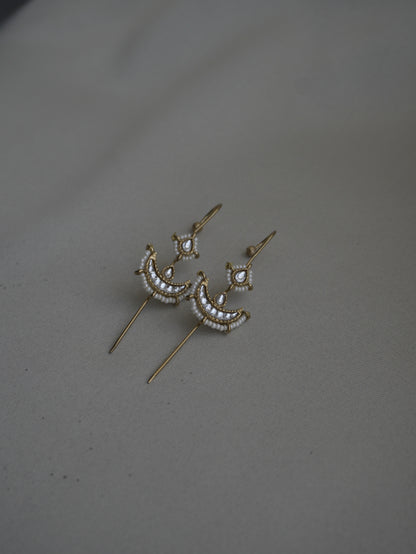 Ishitha Crescent Ear Cuff