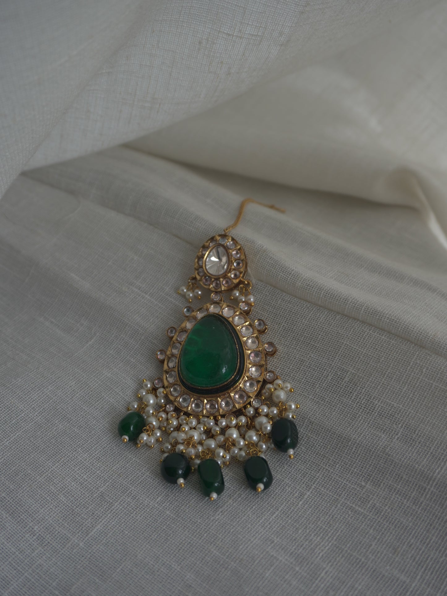 Emerald Kundan Keri Necklace Set (Maang Tikka, Earrings & Necklace)