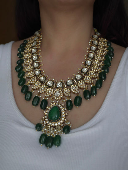 Emerald Kundan Keri Necklace Set (Maang Tikka, Earrings & Necklace)